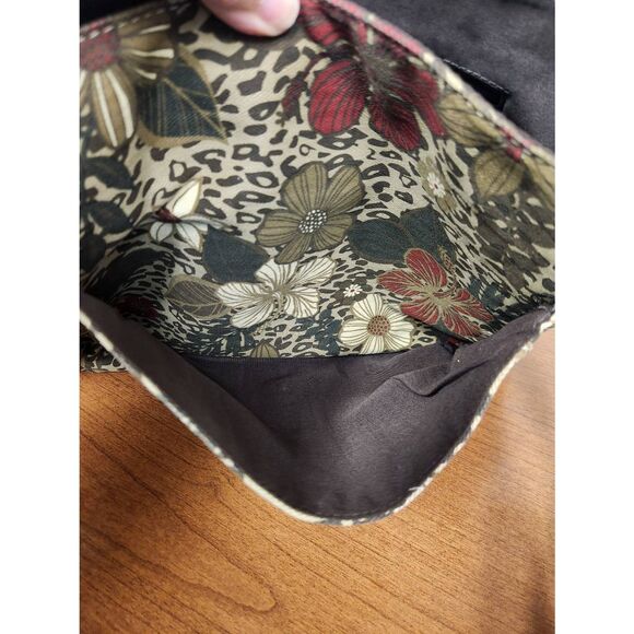 Caribbean Joe Messanger bag with Canvas Exterior. Floral pattern - Picture 8 of 8